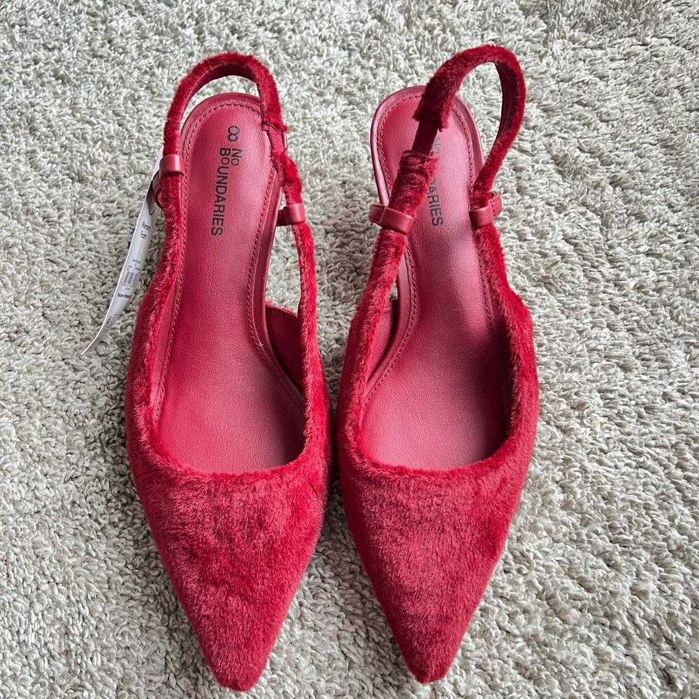 No Boundaries Women's Plush Red Heels. Size 8